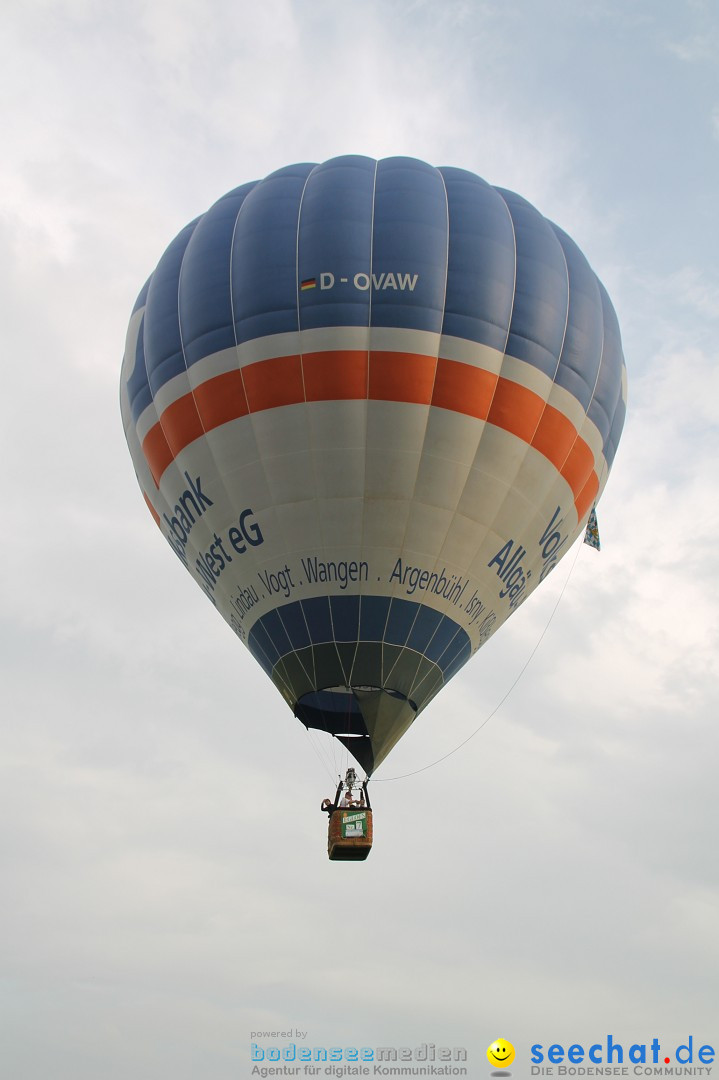 Eglofser Feuerzauber mit Ballongluehen: Eglofs - Wangen im Allgaeu, 01.05.2