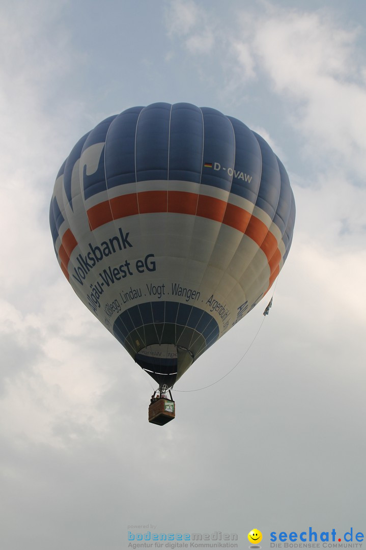 Eglofser Feuerzauber mit Ballongluehen: Eglofs - Wangen im Allgaeu, 01.05.2