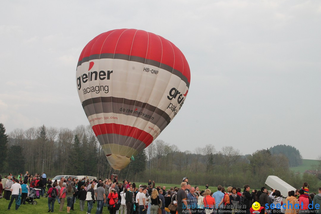 Eglofser Feuerzauber mit Ballongluehen: Eglofs - Wangen im Allgaeu, 01.05.2