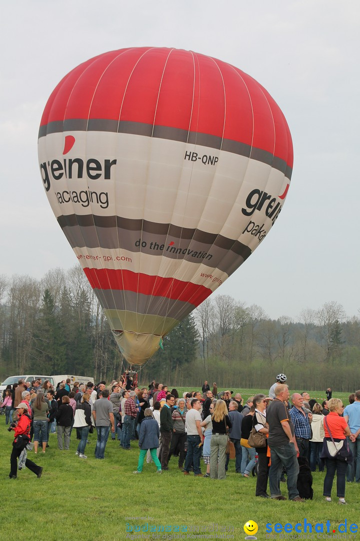 Eglofser Feuerzauber mit Ballongluehen: Eglofs - Wangen im Allgaeu, 01.05.2