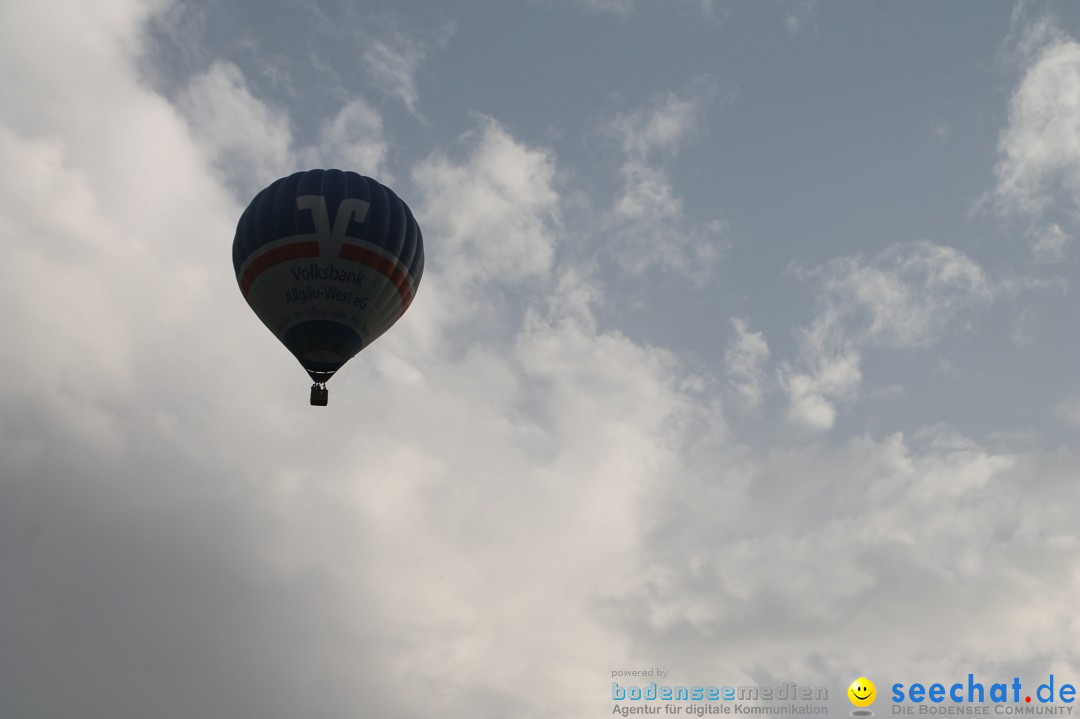 Eglofser Feuerzauber mit Ballongluehen: Eglofs - Wangen im Allgaeu, 01.05.2