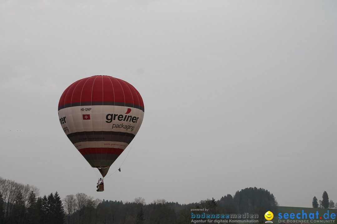 Eglofser Feuerzauber mit Ballongluehen: Eglofs - Wangen im Allgaeu, 01.05.2