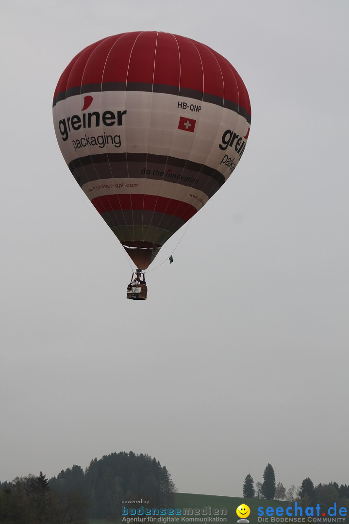 Eglofser Feuerzauber mit Ballongluehen: Eglofs - Wangen im Allgaeu, 01.05.2