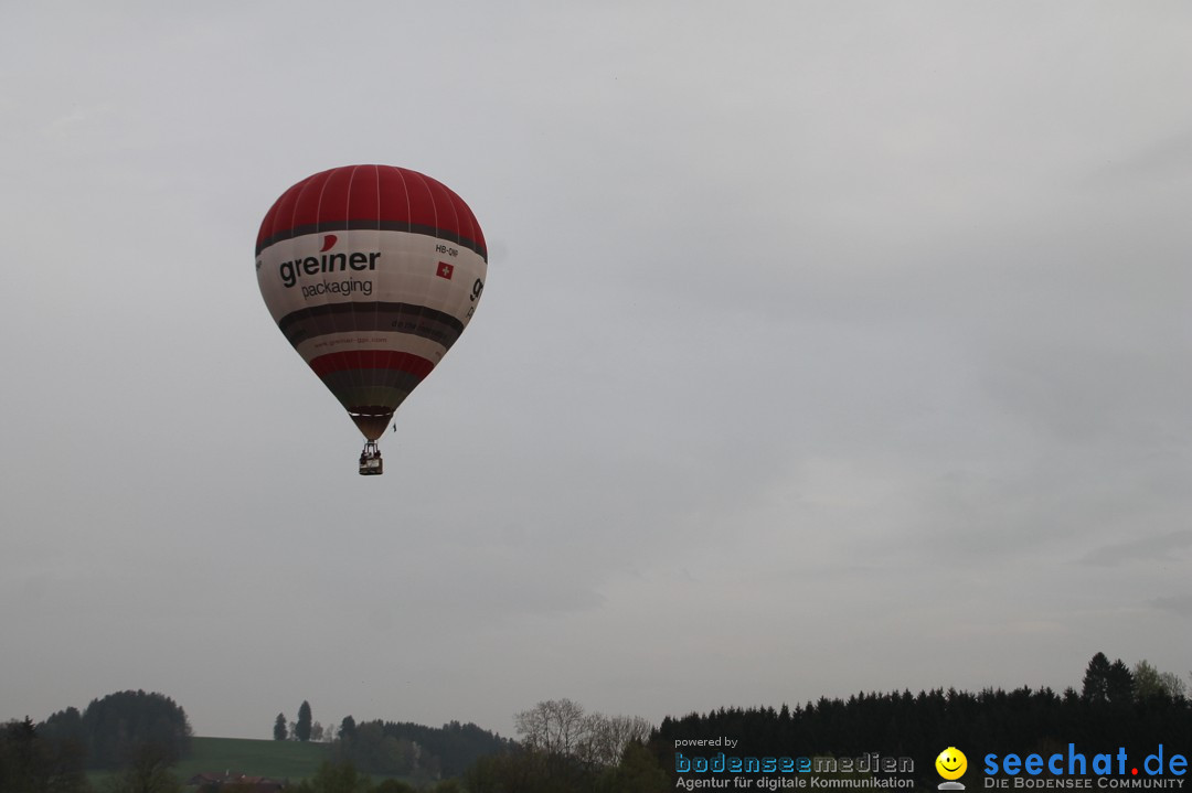 Eglofser Feuerzauber mit Ballongluehen: Eglofs - Wangen im Allgaeu, 01.05.2