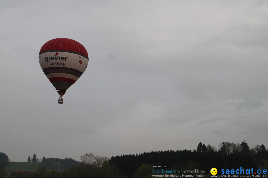 Eglofser Feuerzauber mit Ballongluehen: Eglofs - Wangen im Allgaeu, 01.05.2