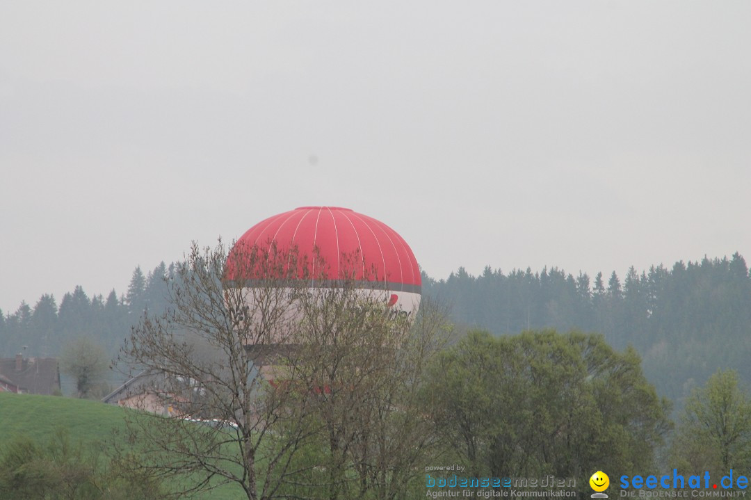 Eglofser Feuerzauber mit Ballongluehen: Eglofs - Wangen im Allgaeu, 01.05.2