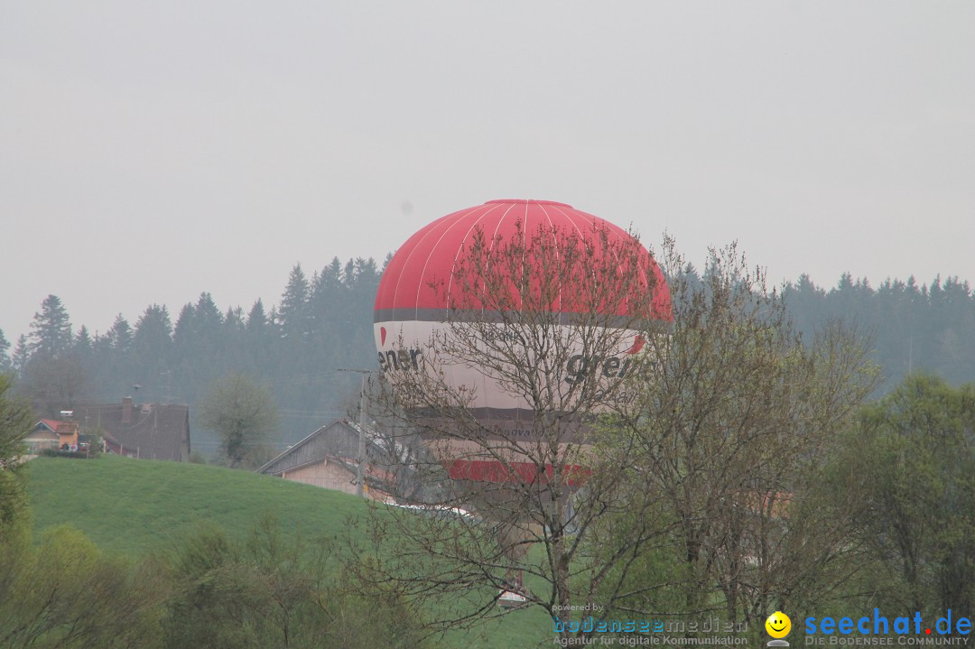 Eglofser Feuerzauber mit Ballongluehen: Eglofs - Wangen im Allgaeu, 01.05.2