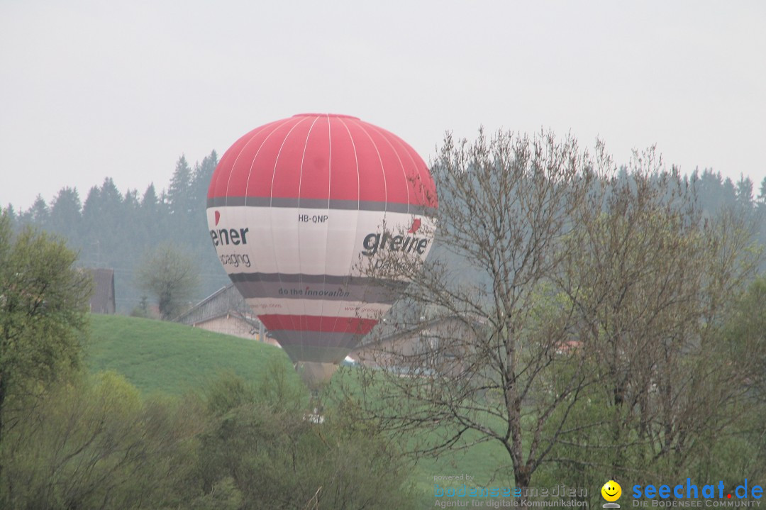 Eglofser Feuerzauber mit Ballongluehen: Eglofs - Wangen im Allgaeu, 01.05.2