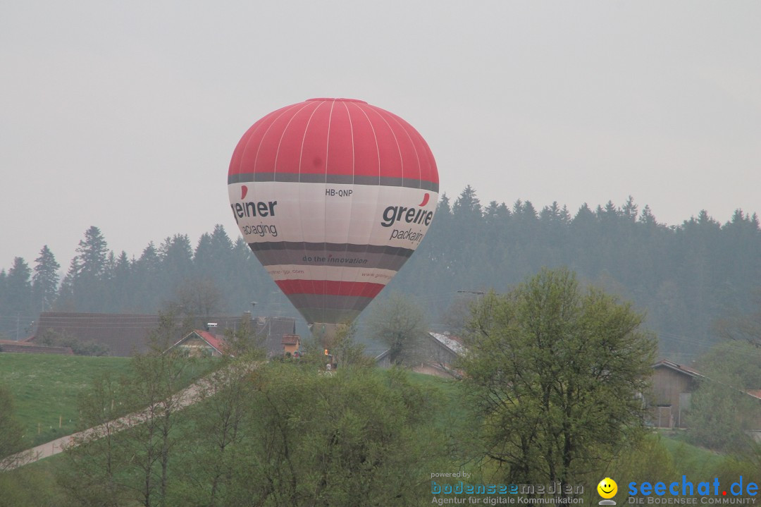 Eglofser Feuerzauber mit Ballongluehen: Eglofs - Wangen im Allgaeu, 01.05.2