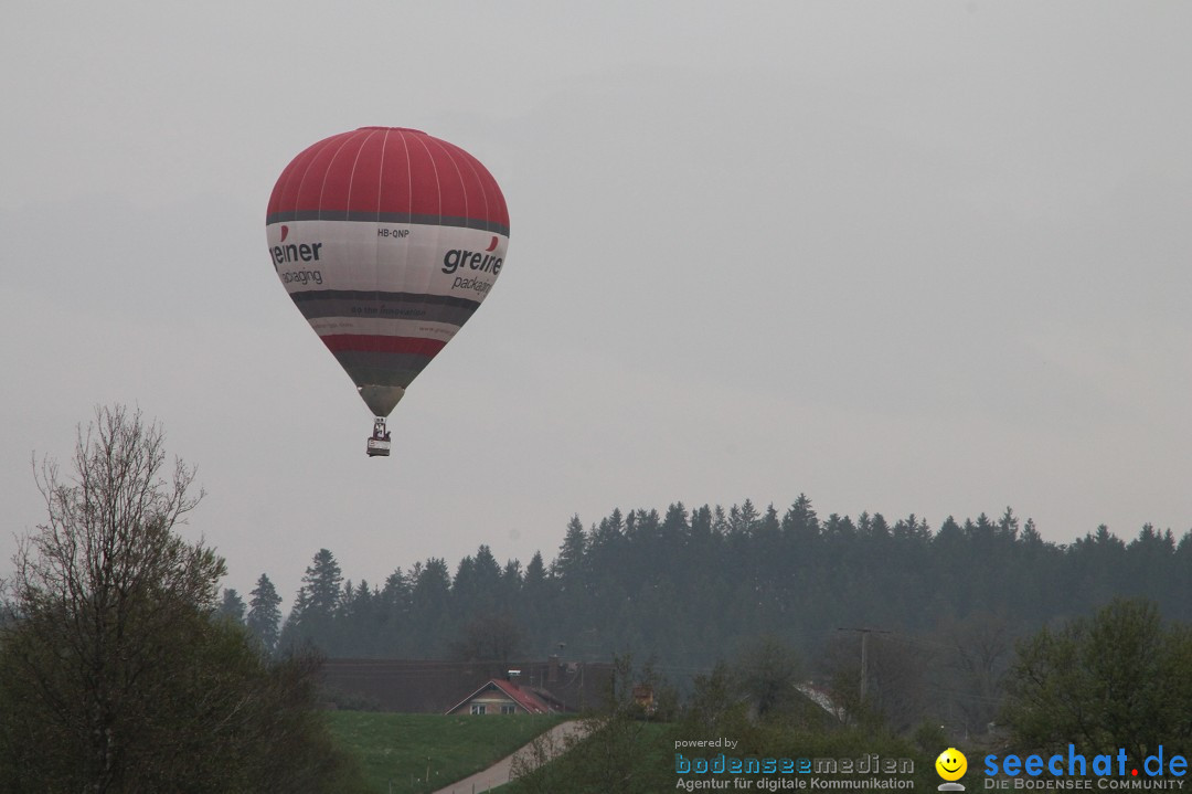 Eglofser Feuerzauber mit Ballongluehen: Eglofs - Wangen im Allgaeu, 01.05.2