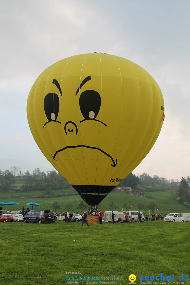 Eglofser Feuerzauber mit Ballongluehen: Eglofs - Wangen im Allgaeu, 01.05.2