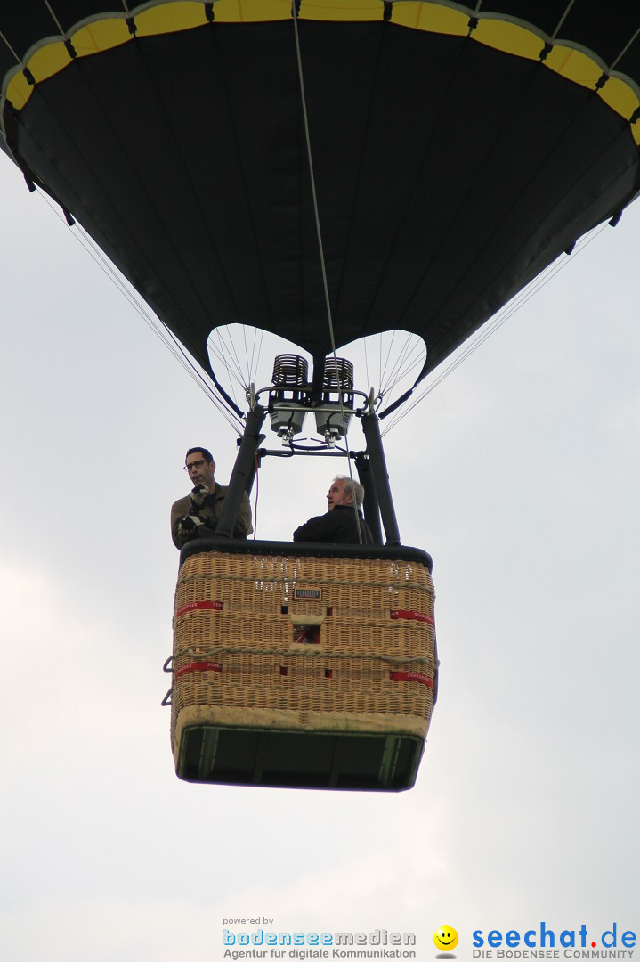 Eglofser Feuerzauber mit Ballongluehen: Eglofs - Wangen im Allgaeu, 01.05.2