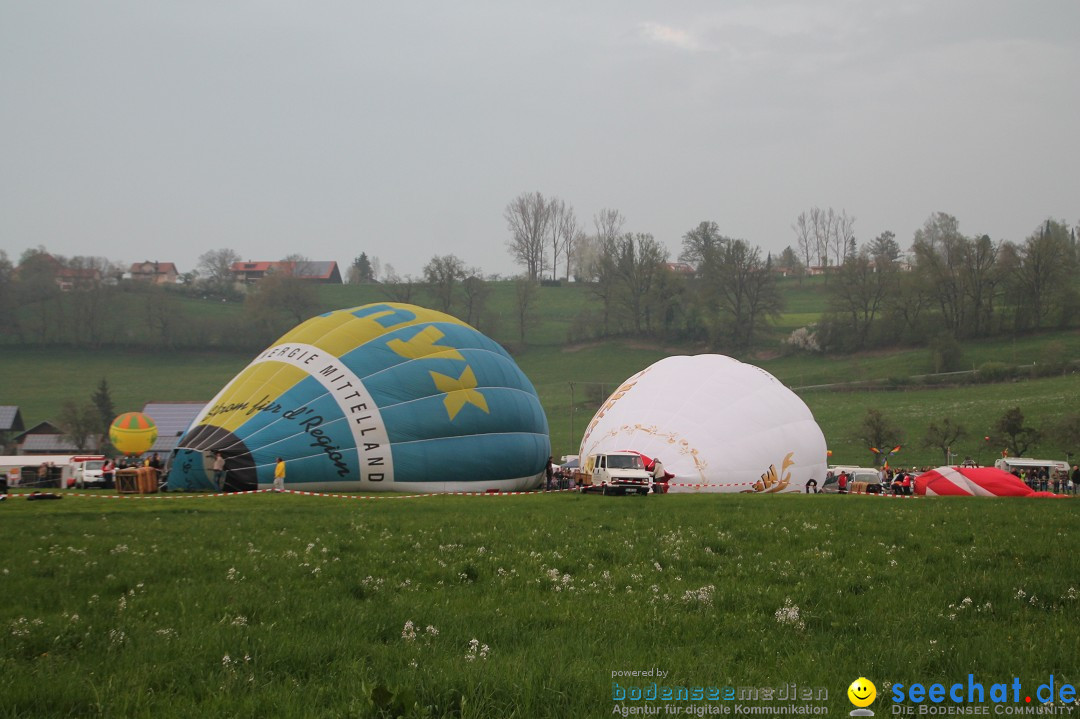 Eglofser Feuerzauber mit Ballongluehen: Eglofs - Wangen im Allgaeu, 01.05.2