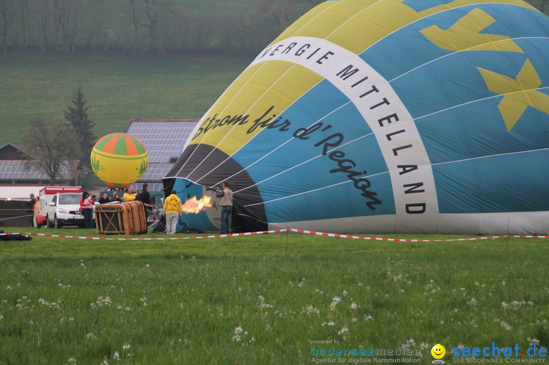 Eglofser Feuerzauber mit Ballongluehen: Eglofs - Wangen im Allgaeu, 01.05.2