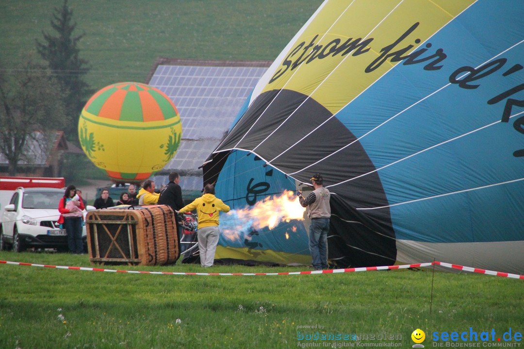 Eglofser Feuerzauber mit Ballongluehen: Eglofs - Wangen im Allgaeu, 01.05.2