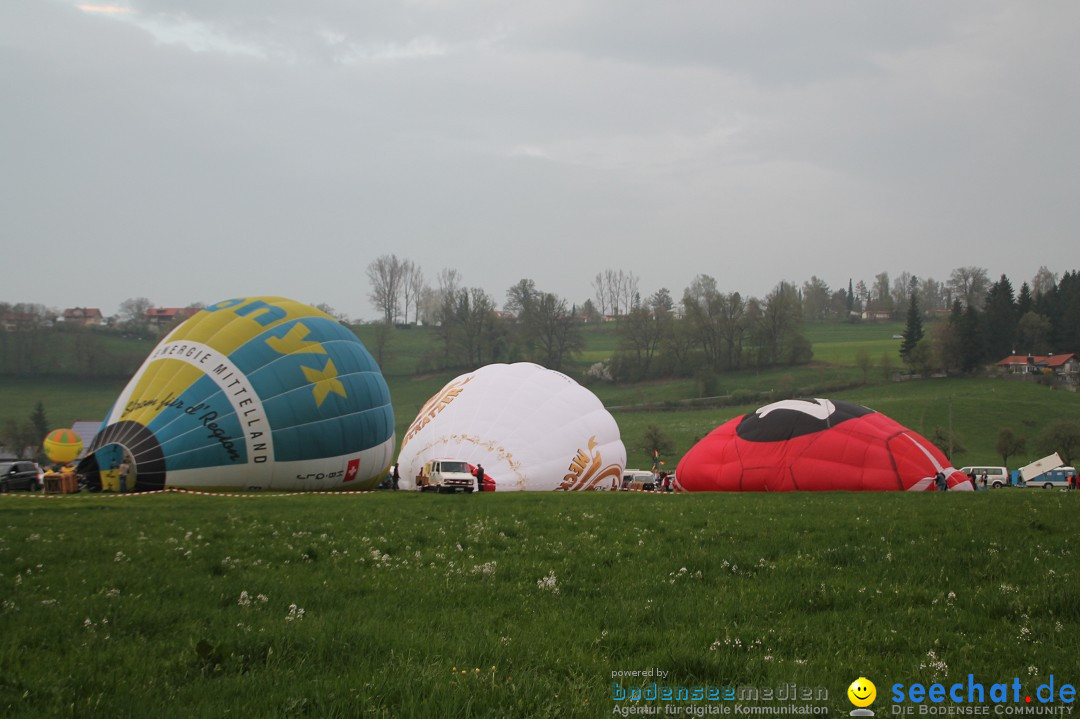 Eglofser Feuerzauber mit Ballongluehen: Eglofs - Wangen im Allgaeu, 01.05.2