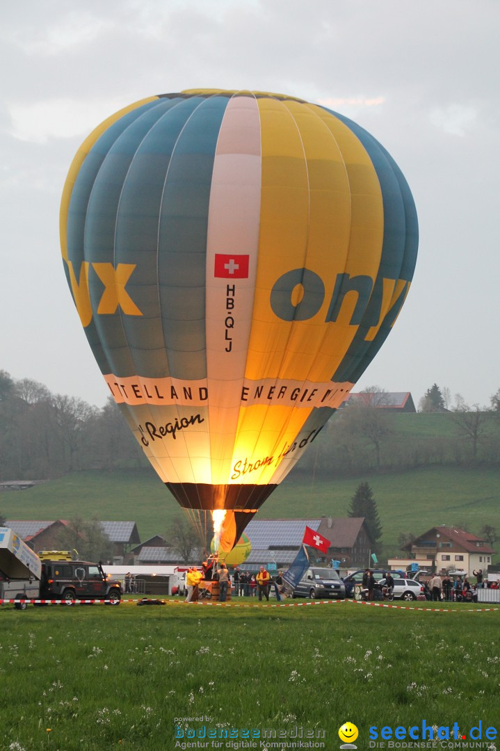 Eglofser Feuerzauber mit Ballongluehen: Eglofs - Wangen im Allgaeu, 01.05.2