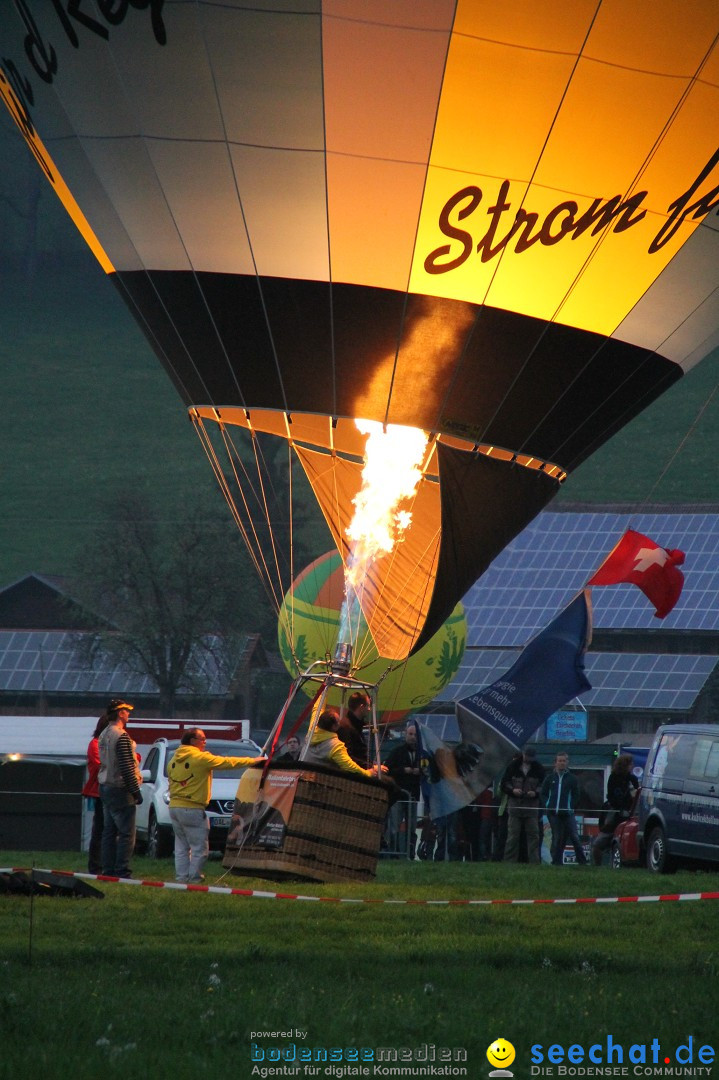 Eglofser Feuerzauber mit Ballongluehen: Eglofs - Wangen im Allgaeu, 01.05.2