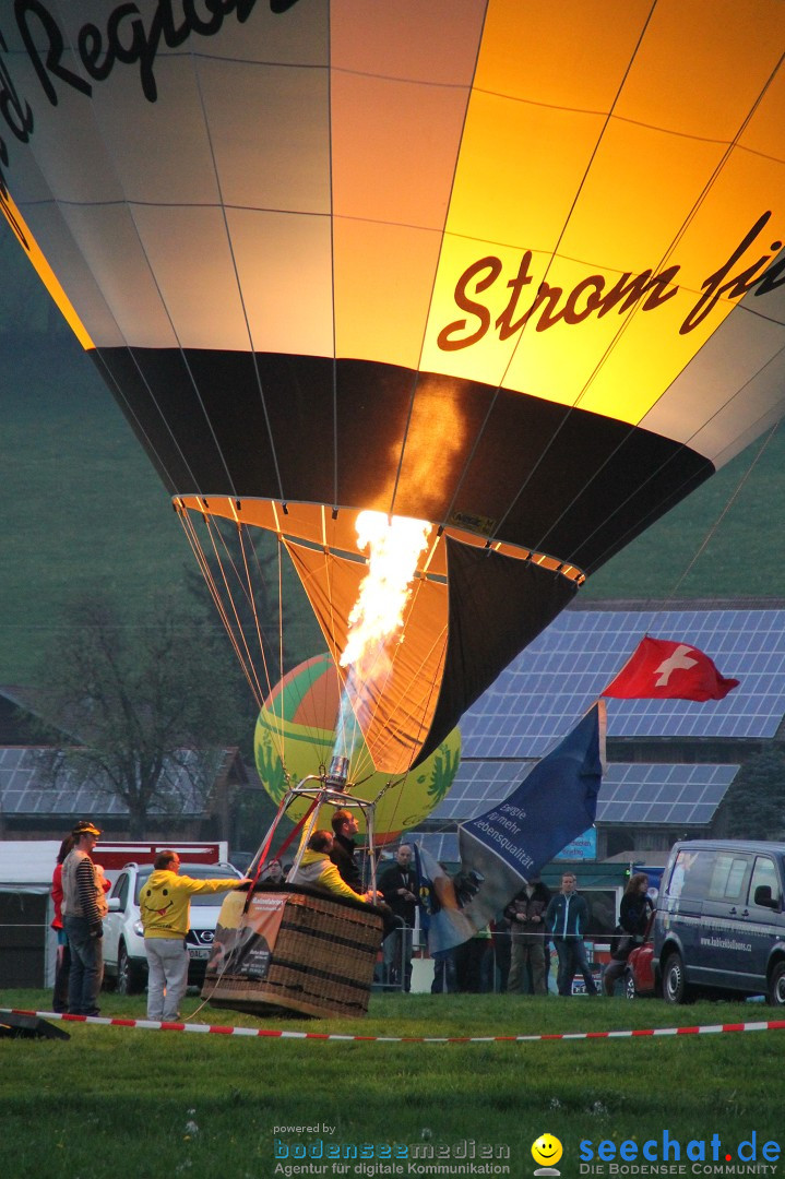 Eglofser Feuerzauber mit Ballongluehen: Eglofs - Wangen im Allgaeu, 01.05.2