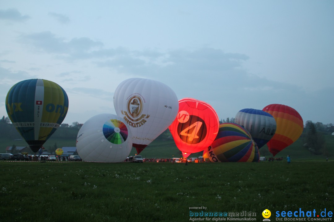 Eglofser Feuerzauber mit Ballongluehen: Eglofs - Wangen im Allgaeu, 01.05.2