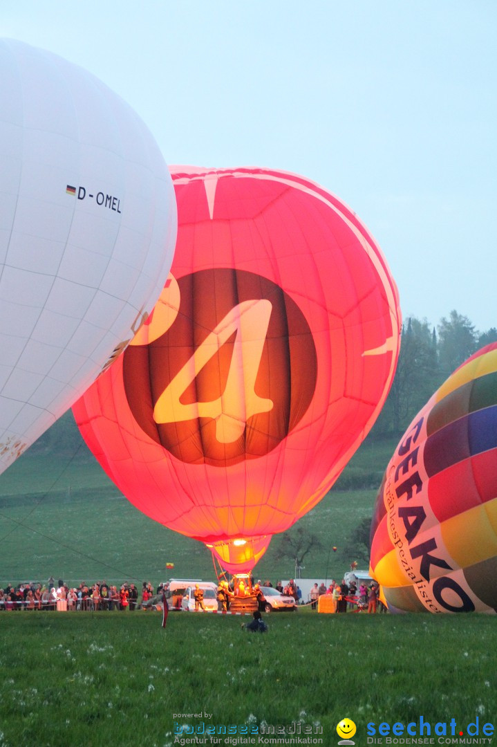 Eglofser Feuerzauber mit Ballongluehen: Eglofs - Wangen im Allgaeu, 01.05.2