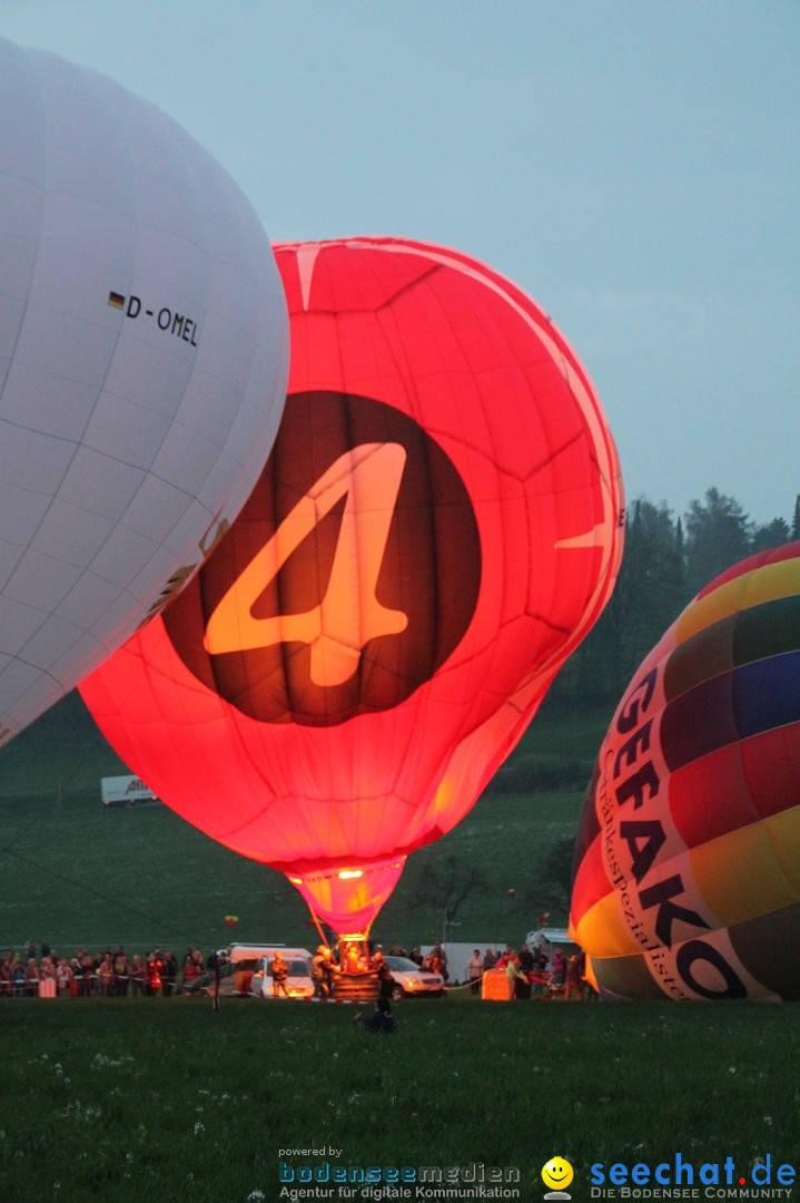 Eglofser Feuerzauber mit Ballongluehen: Eglofs - Wangen im Allgaeu, 01.05.2