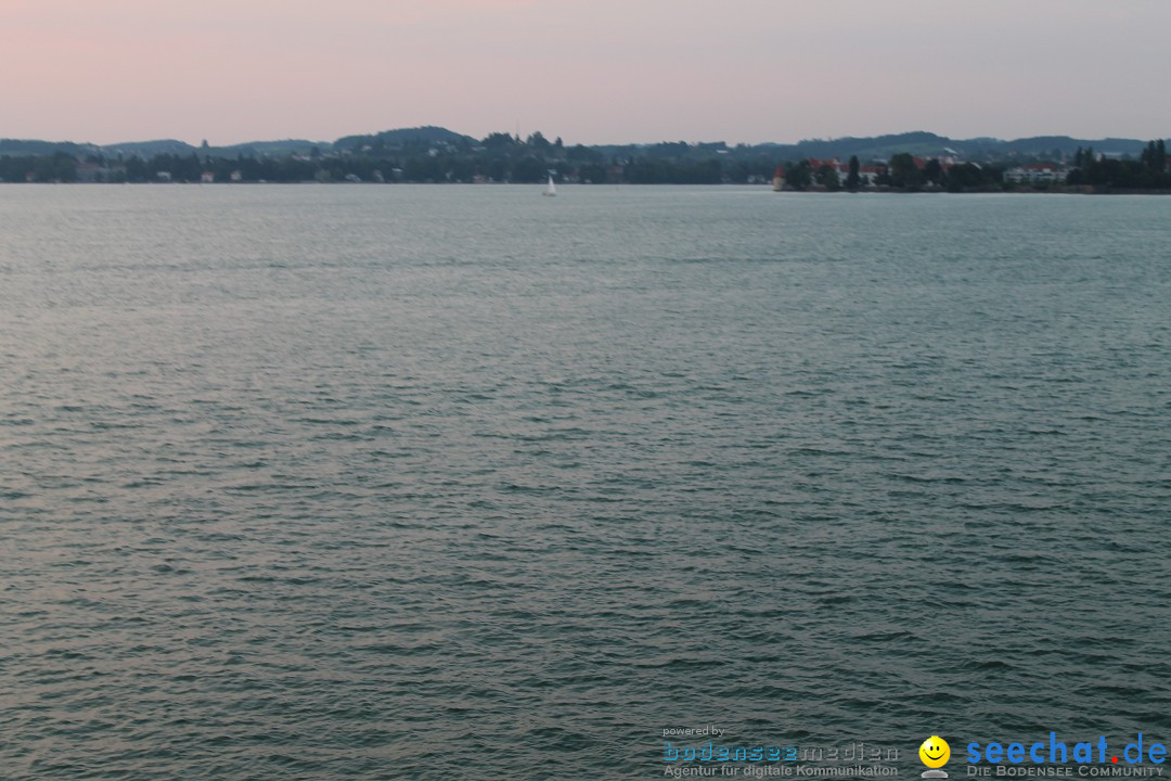 White-Night-Sonnenk_nigin-Bregenz-20-07-2013-Bodensee-Community-seechat_deBild_256.jpg