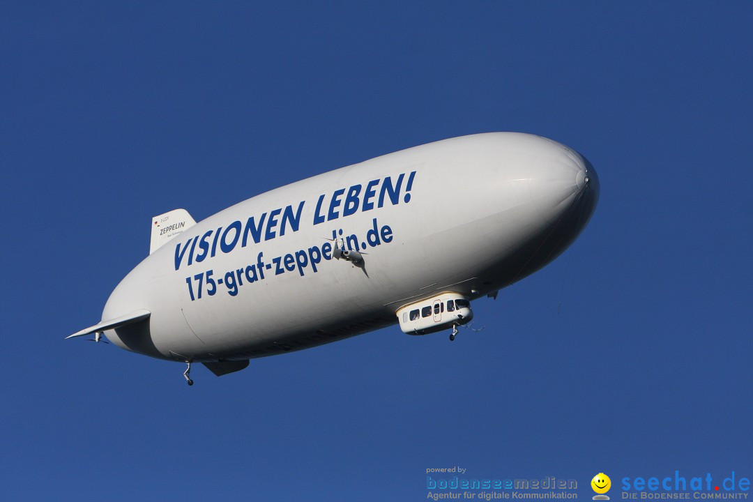 Zwei Zeppelin NT im Formations-Flug: Friedrichshafen am Bodensee, 19.10.201