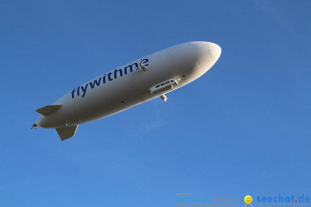 Zwei Zeppelin NT im Formations-Flug: Friedrichshafen am Bodensee, 19.10.201