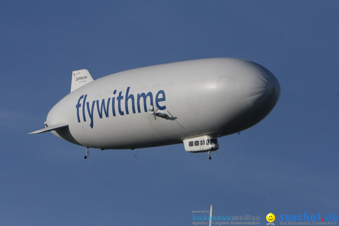 Zwei Zeppelin NT im Formations-Flug: Friedrichshafen am Bodensee, 19.10.201