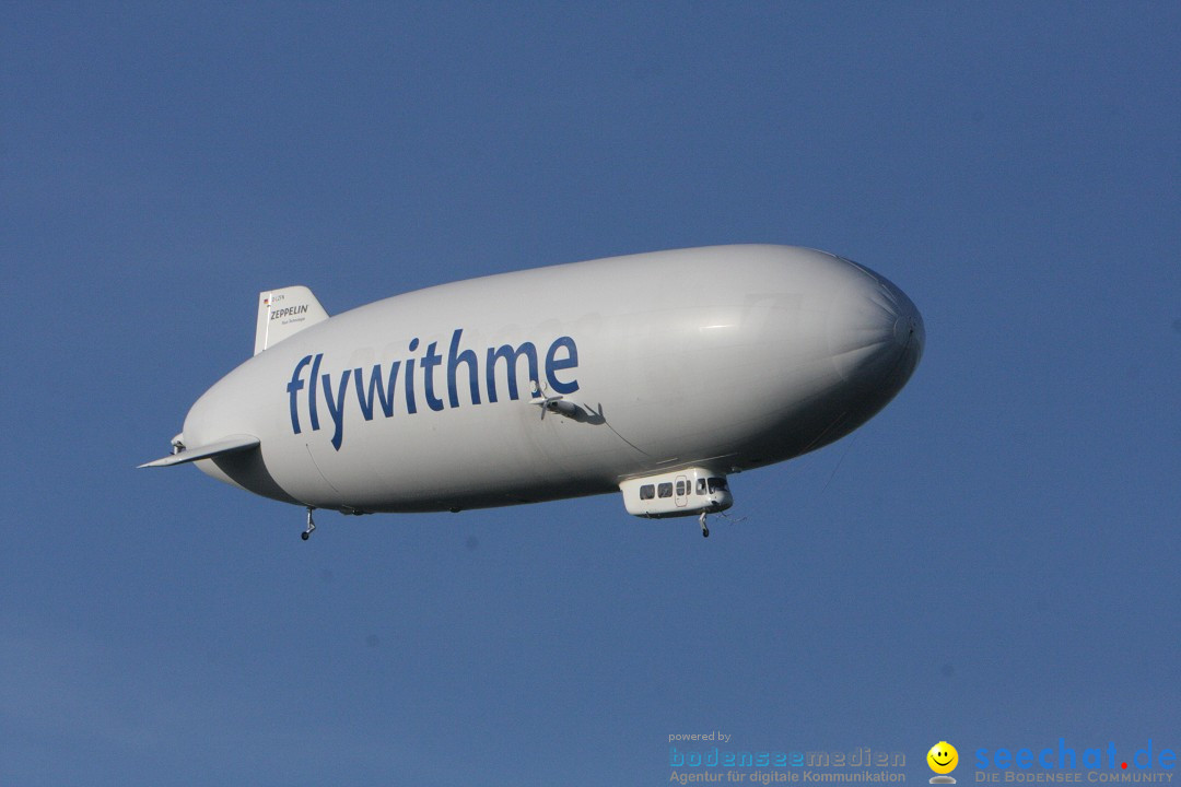 Zwei Zeppelin NT im Formations-Flug: Friedrichshafen am Bodensee, 19.10.201