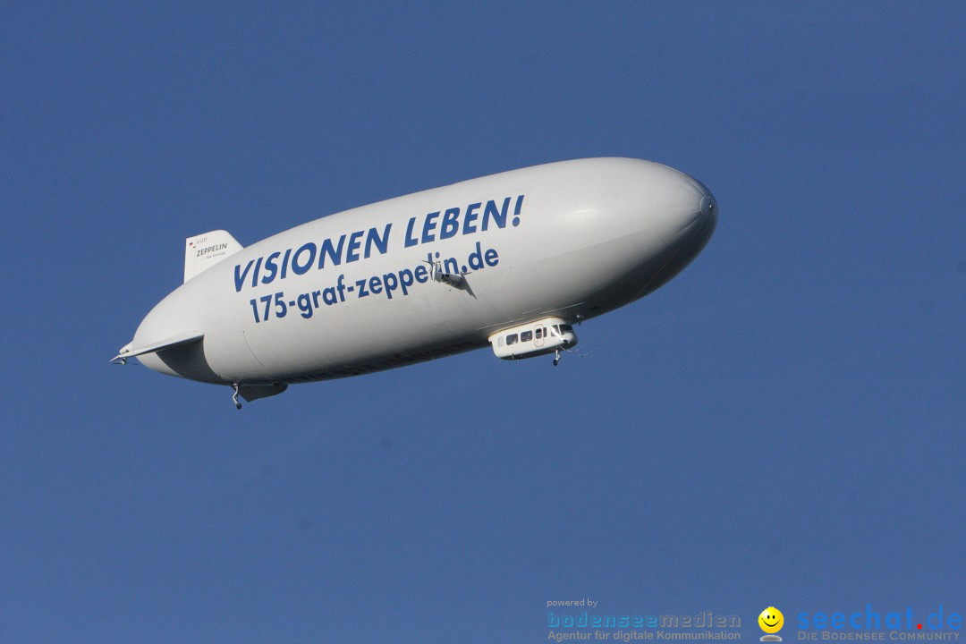 Zwei Zeppelin NT im Formations-Flug: Friedrichshafen am Bodensee, 19.10.201