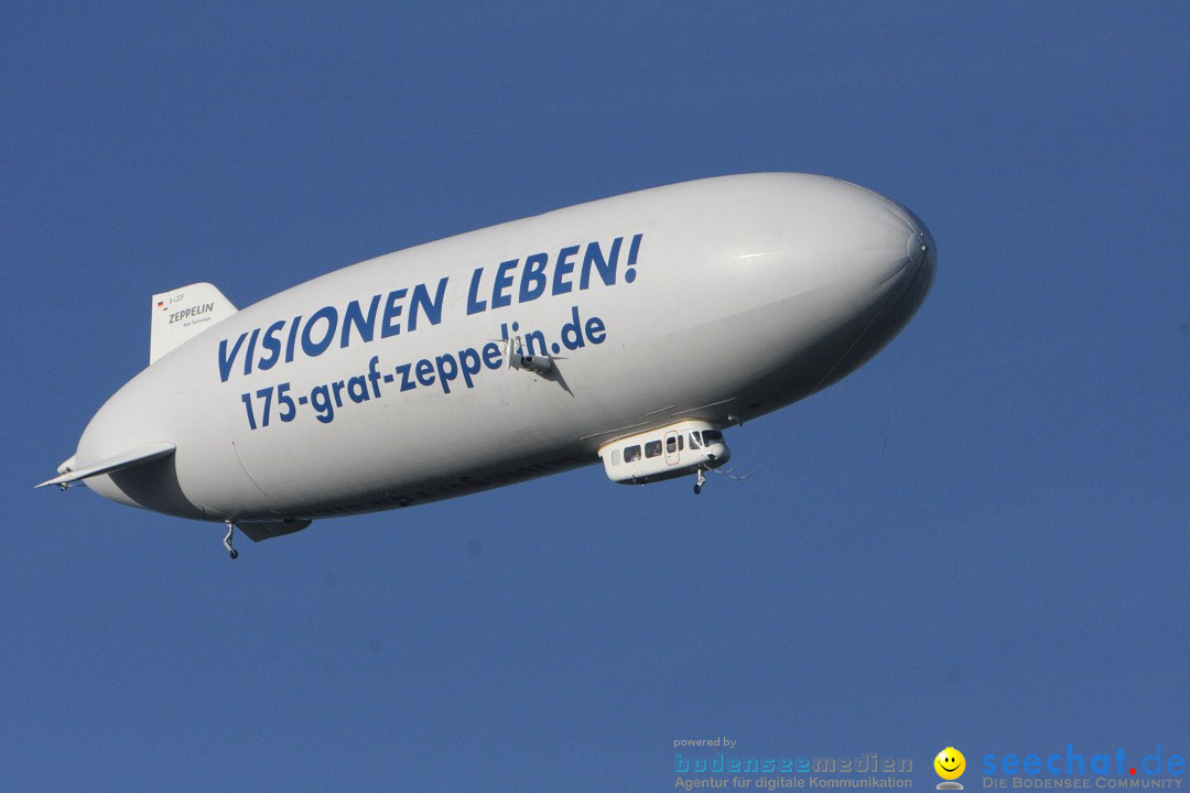Zwei Zeppelin NT im Formations-Flug: Friedrichshafen am Bodensee, 19.10.201