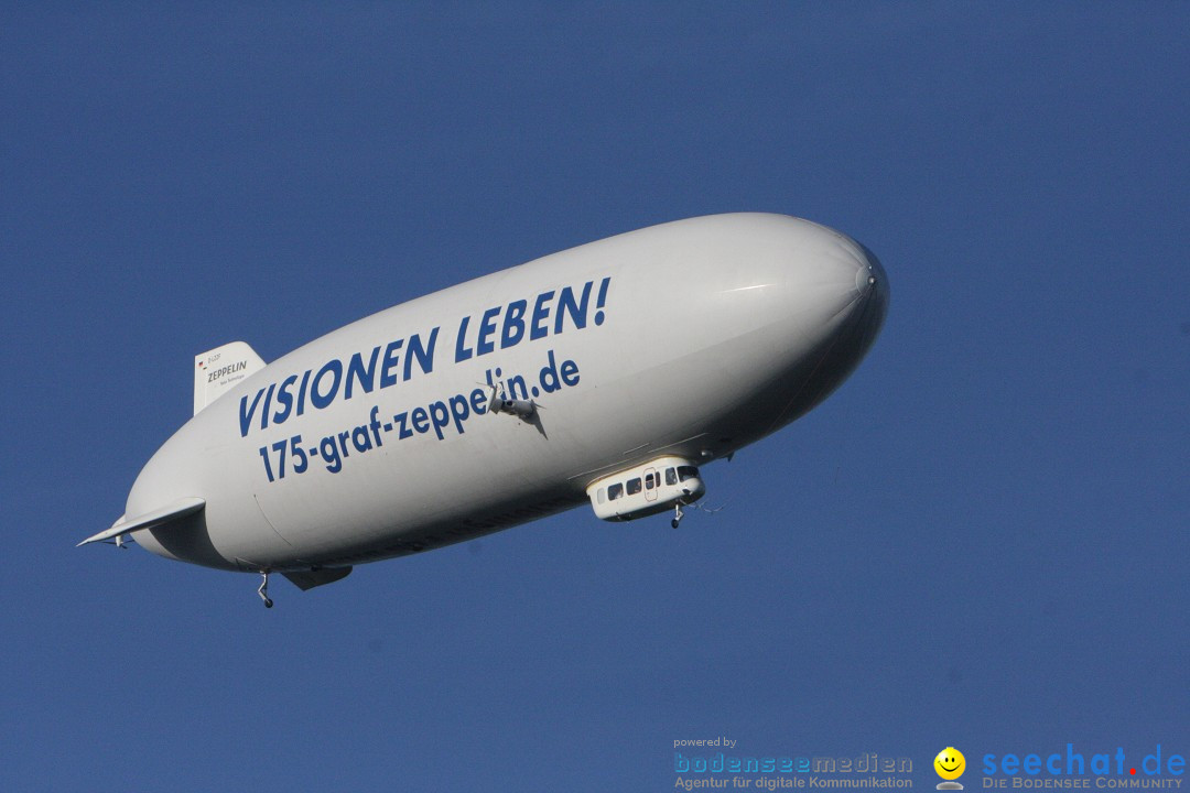 Zwei Zeppelin NT im Formations-Flug: Friedrichshafen am Bodensee, 19.10.201