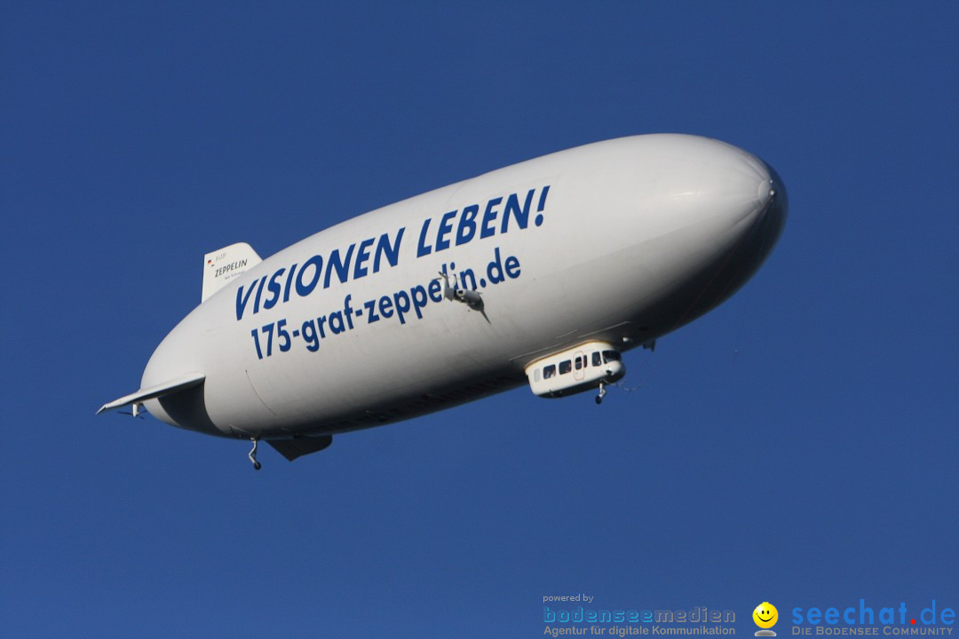 Zwei Zeppelin NT im Formations-Flug: Friedrichshafen am Bodensee, 19.10.201