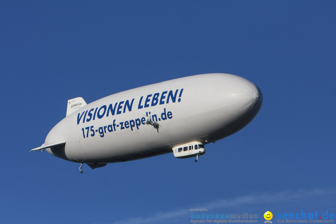 Zwei Zeppelin NT im Formations-Flug: Friedrichshafen am Bodensee, 19.10.201