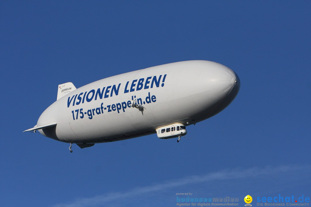 Zwei Zeppelin NT im Formations-Flug: Friedrichshafen am Bodensee, 19.10.201