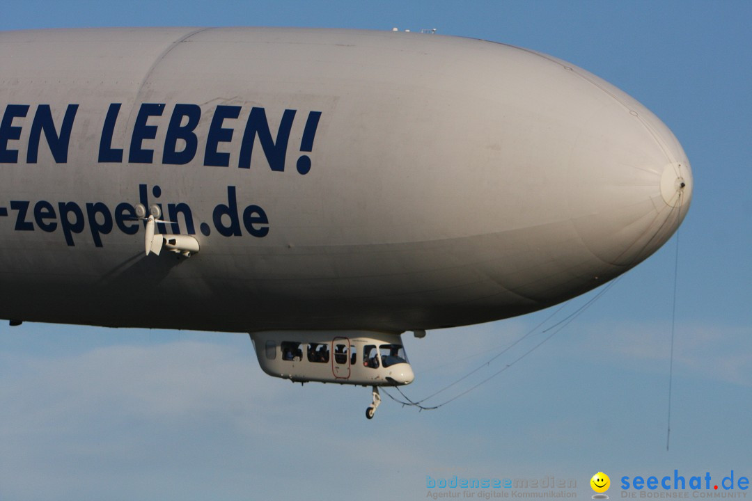 Zwei Zeppelin NT im Formations-Flug: Friedrichshafen am Bodensee, 19.10.201