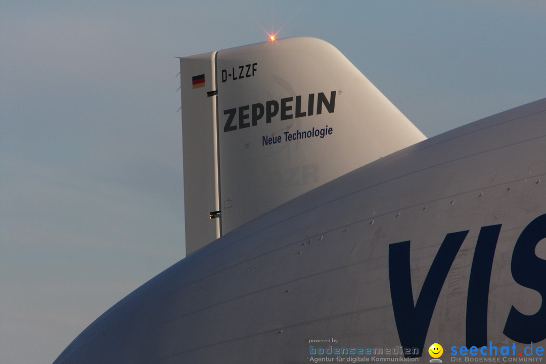 Zwei Zeppelin NT im Formations-Flug: Friedrichshafen am Bodensee, 19.10.201