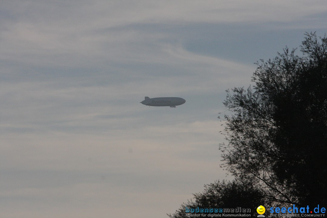 Zwei Zeppelin NT im Formations-Flug: Friedrichshafen am Bodensee, 19.10.201