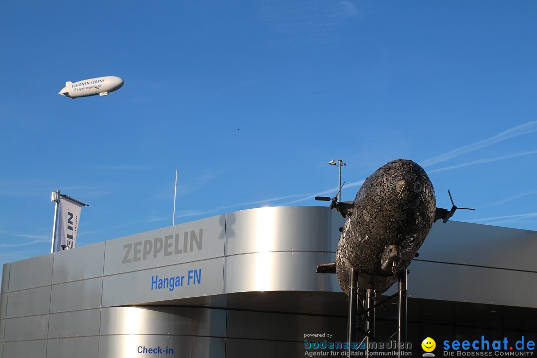 Zwei Zeppelin NT im Formations-Flug: Friedrichshafen am Bodensee, 19.10.201