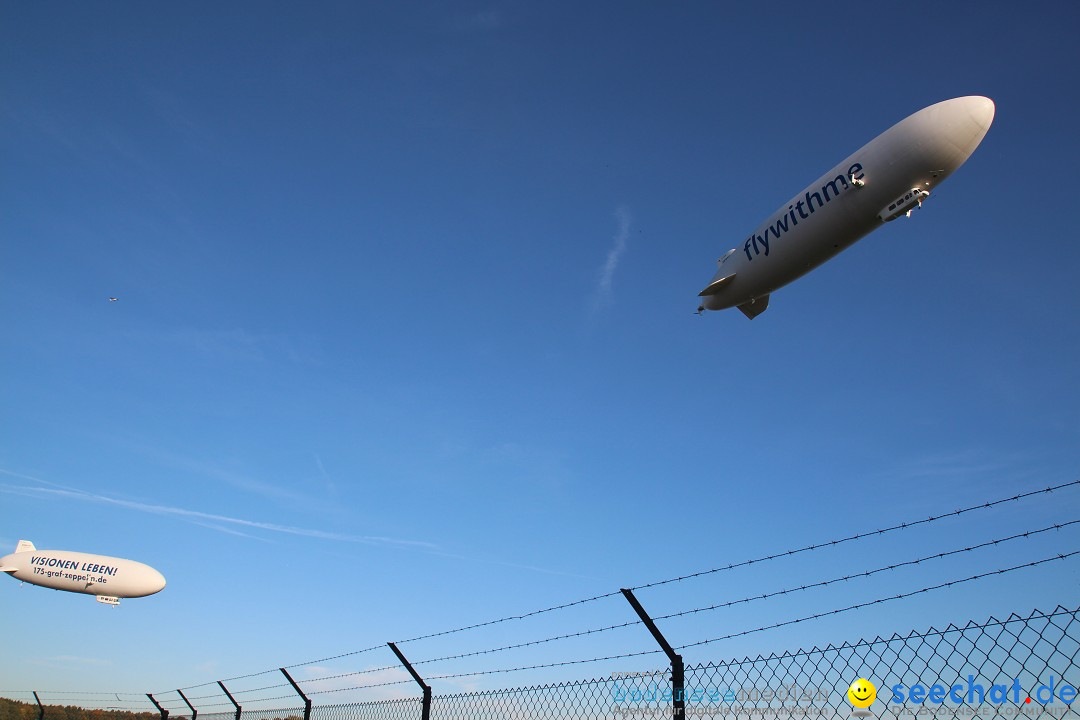 Zwei Zeppelin NT im Formations-Flug: Friedrichshafen am Bodensee, 19.10.201