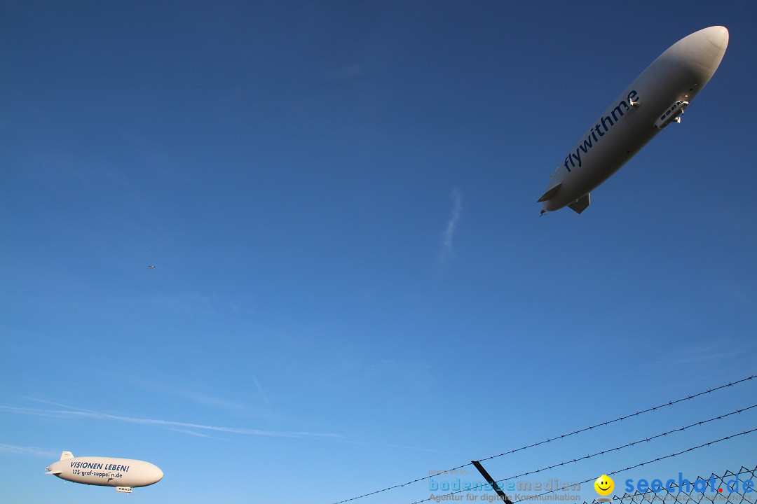 Zwei Zeppelin NT im Formations-Flug: Friedrichshafen am Bodensee, 19.10.201