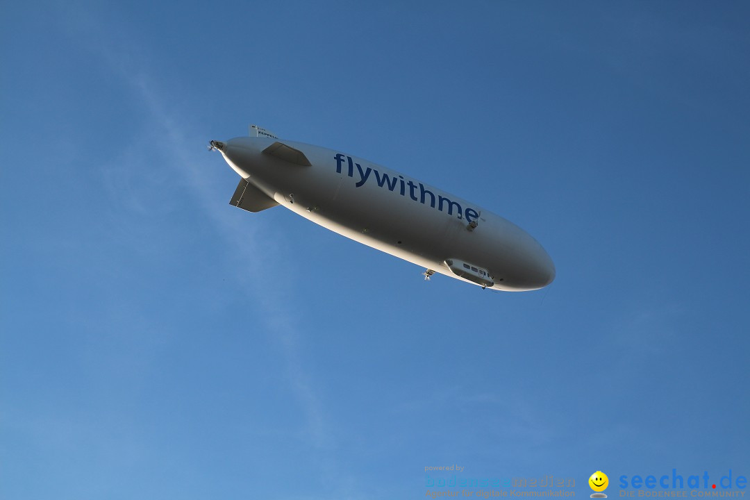 Zwei Zeppelin NT im Formations-Flug: Friedrichshafen am Bodensee, 19.10.201