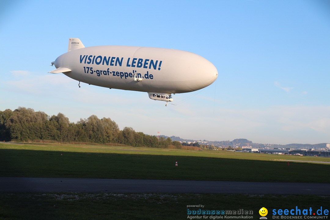 Zwei Zeppelin NT im Formations-Flug: Friedrichshafen am Bodensee, 19.10.201