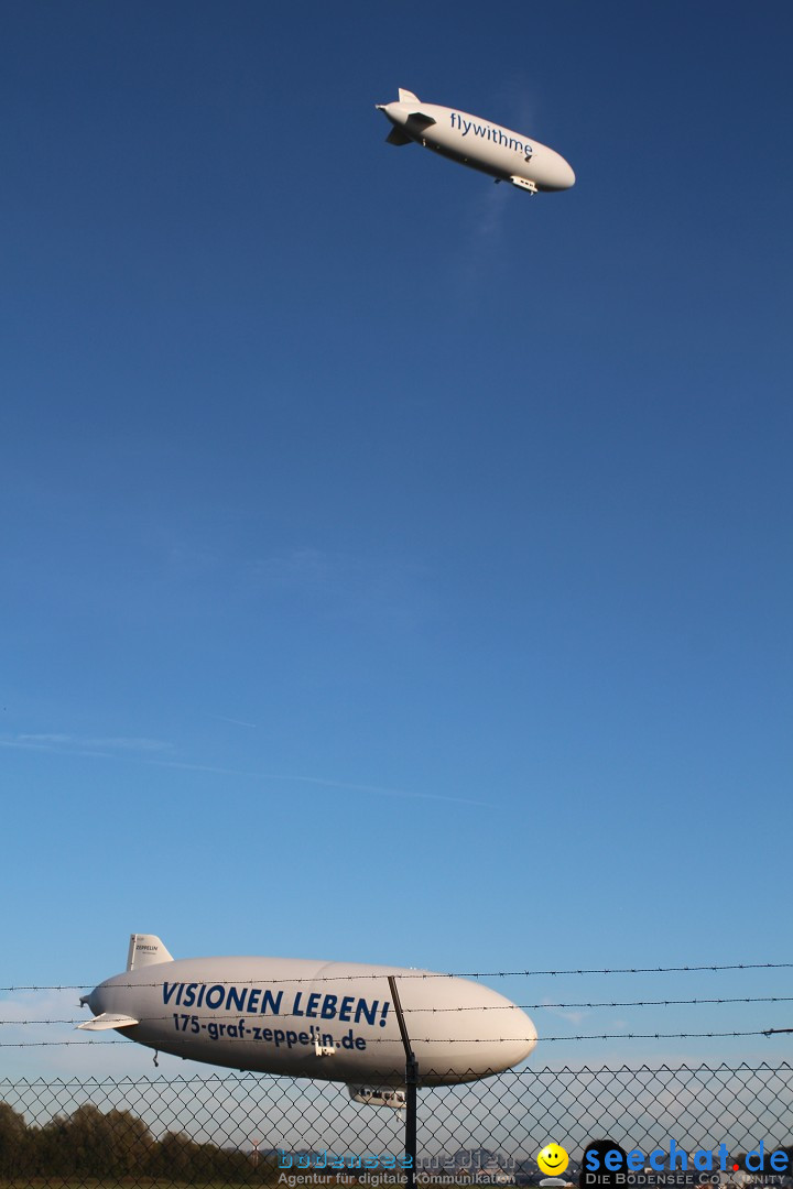 Zwei Zeppelin NT im Formations-Flug: Friedrichshafen am Bodensee, 19.10.201