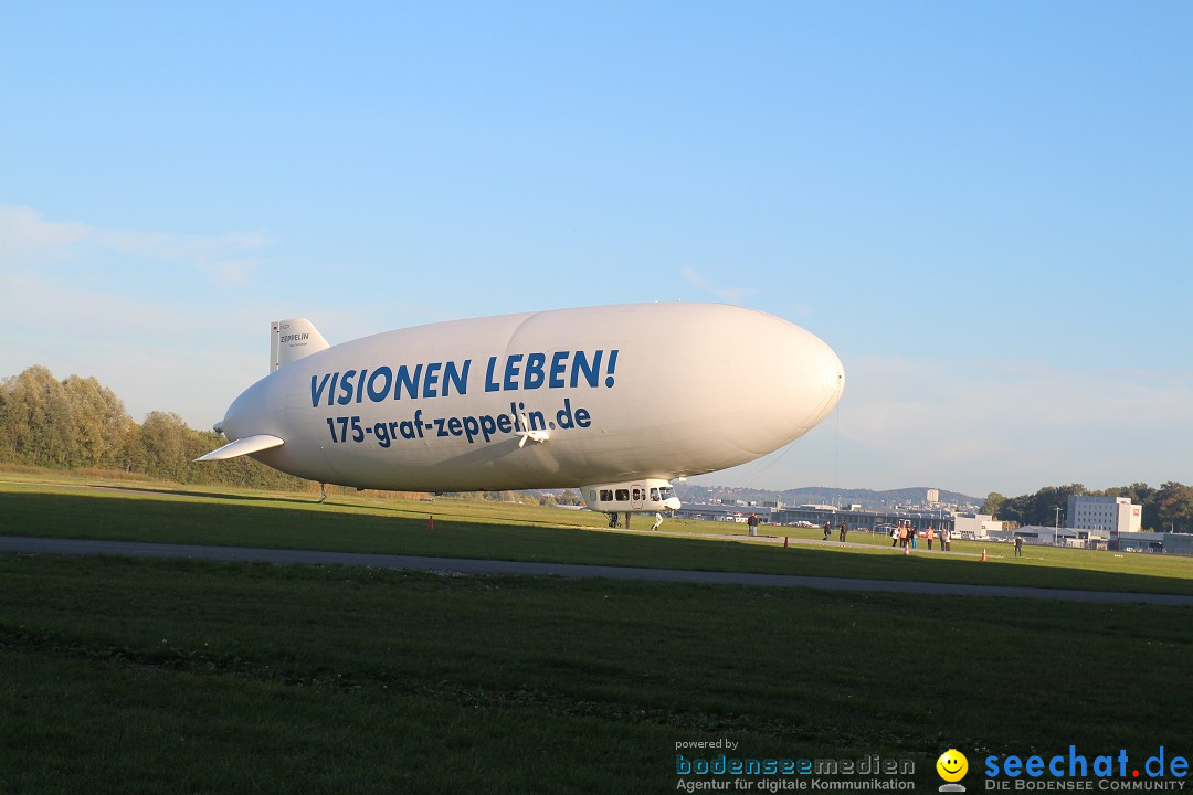 Zwei Zeppelin NT im Formations-Flug: Friedrichshafen am Bodensee, 19.10.201