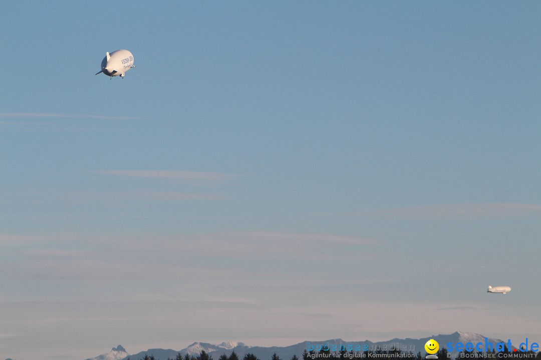 Zwei Zeppelin NT im Formations-Flug: Friedrichshafen am Bodensee, 19.10.201