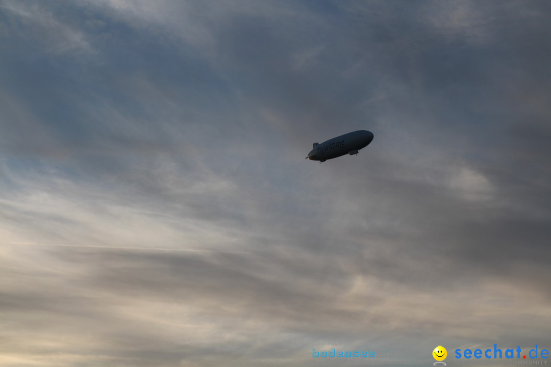 Zwei Zeppelin NT im Formations-Flug: Friedrichshafen am Bodensee, 19.10.201