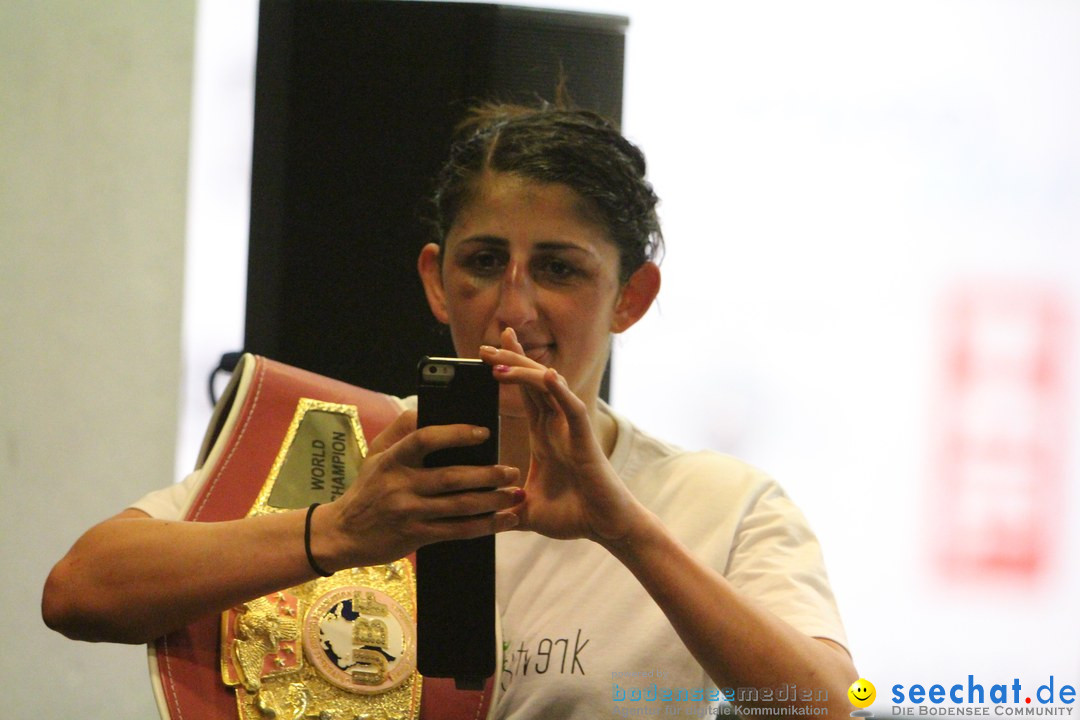 Rola El-Halabi vs. Victoria Cisneros: WM Boxkampf: Ulm, 10.05.2014